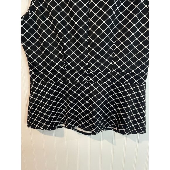 New York &Company 7th Avenue Black White Sleeveless Geometric Print Peplum Top L - Picture 3 of 11
